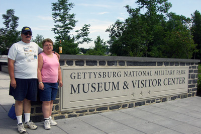 2 people in front of Gettysburg National Military Park sign