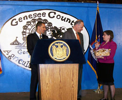 Margo Sue Bittner presents a gift basket to Senator Schumer