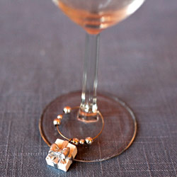 wine glass with wine charm